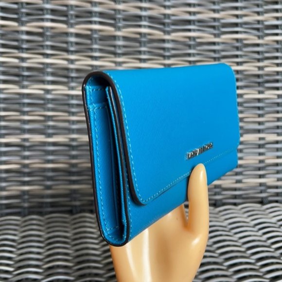 Jet Set Travel Large Trifold Wallet Leather - Picture 16 of 16